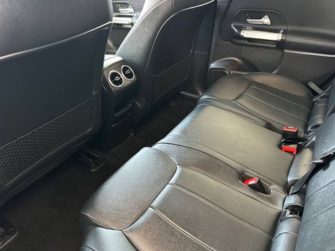 Used 2023 Mercedes-Benz EQB 300 4MATIC image 11