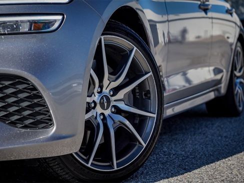 Used 2022 Genesis G70 3.3T image 2