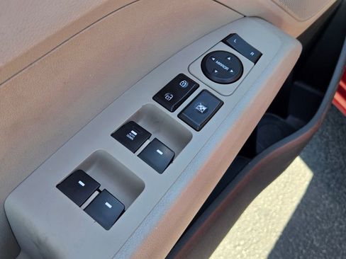 Used 2017 Hyundai Elantra SE image 18