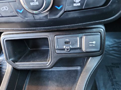 Used 2020 Jeep Renegade Latitude w/ Popular Equipment Group image 33