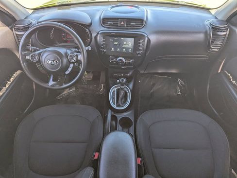 Used 2018 Kia Soul + image 12