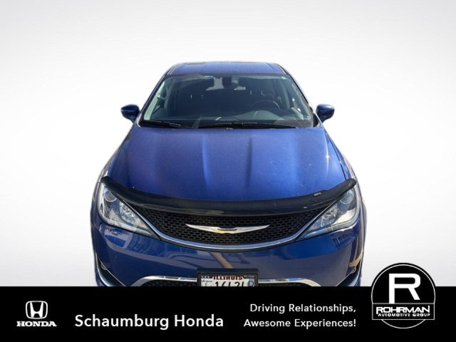 Used 2020 Chrysler Pacifica Touring FWD image 2