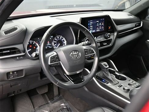 Used 2023 Toyota Highlander XSE image 7
