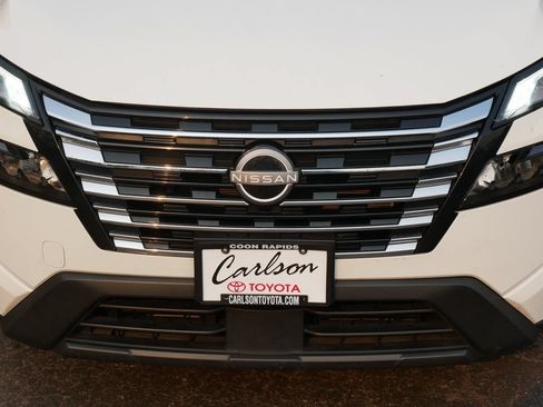 Used 2024 Nissan Rogue S AWD/4WD image 9