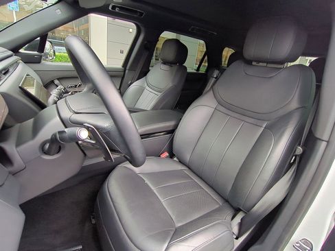 Used 2025 Land Rover Range Rover Sport SE image 15