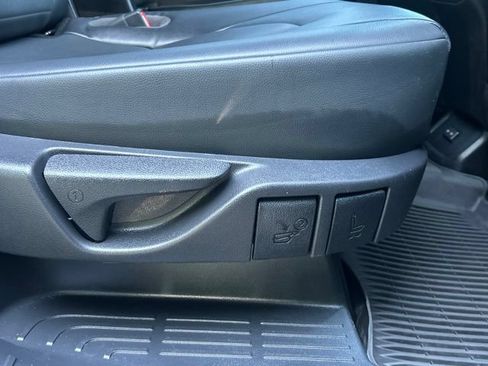 Used 2022 Toyota Highlander XLE AWD/4WD image 45