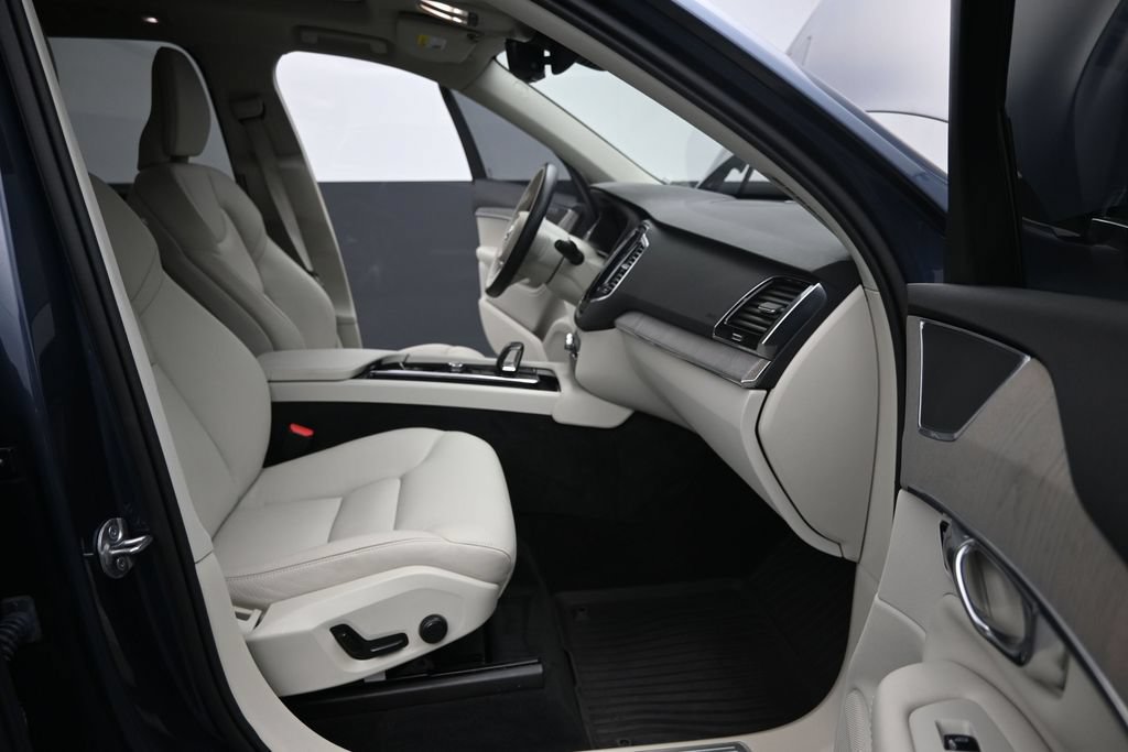 Certified 2025 Volvo XC90 T8 Plus w/ Protection Package Premier AWD/4WD image 15