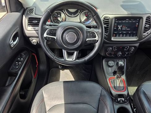 Used 2017 Jeep Compass Trailhawk w/ Leather Interior Group AWD/4WD image 6