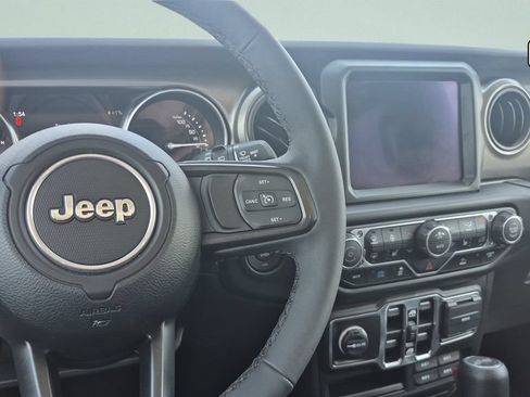 Used 2023 Jeep Wrangler Unlimited w/ Cold Weather Group AWD/4WD image 18