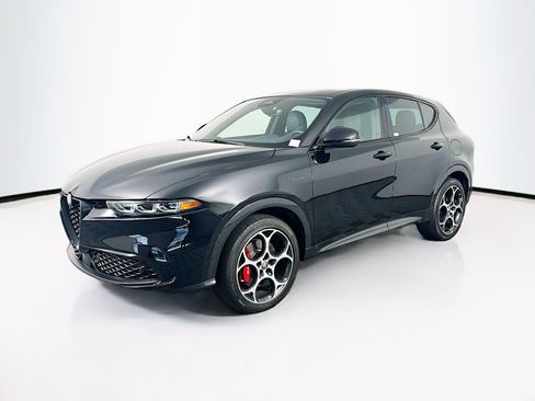 Used 2024 Alfa Romeo Tonale Veloce AWD/4WD image 3