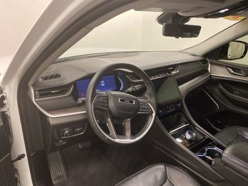 Used 2022 Jeep Grand Cherokee L Limited w/ Luxury Tech Group II image 8