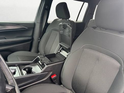 Used 2025 Jeep Grand Cherokee L Laredo w/ Luxury Tech Group I RWD image 19