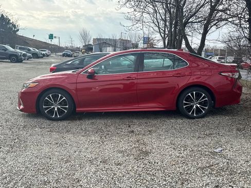Used 2019 Toyota Camry SE image 4