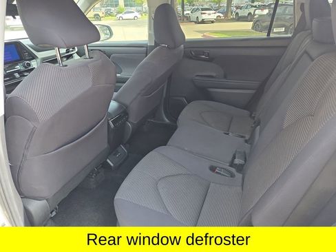 Used 2024 Toyota Highlander LE FWD image 11