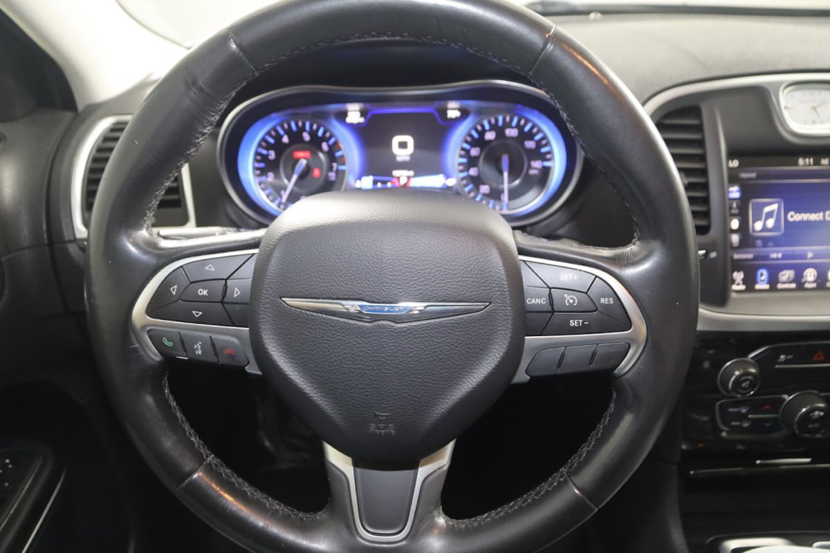 Used 2015 Chrysler 300 Limited RWD image 30