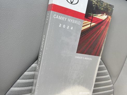 Used 2024 Toyota Camry SE image 22