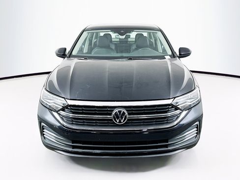 Used 2024 Volkswagen Jetta SE image 2