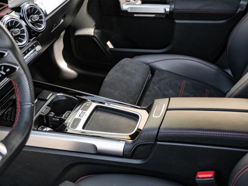 Used 2024 Mercedes-Benz GLB 250 image 21