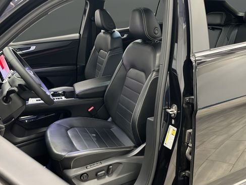 Used 2024 Volkswagen Atlas Cross Sport SEL R-Line AWD/4WD image 9