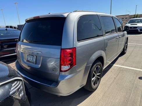 Used 2018 Dodge Grand Caravan GT image 4
