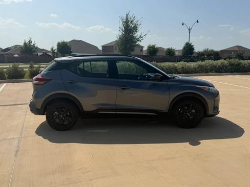 Used 2023 Nissan Kicks SR w/ SR Premium Package FWD image 7