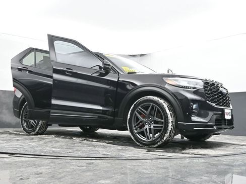 Used 2025 Ford Explorer ST image 50