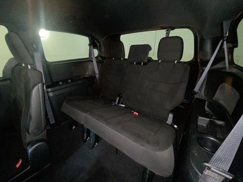 Used 2017 Dodge Grand Caravan SE FWD image 12