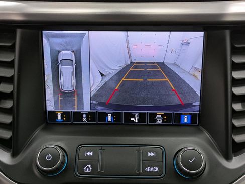 Used 2023 GMC Acadia AT4 w/ Technology Package image 9