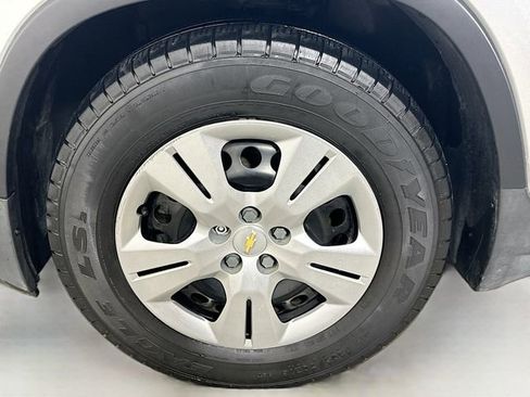 Used 2017 Chevrolet Trax LS image 29