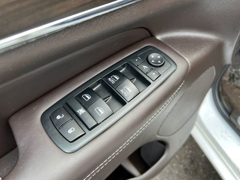 Used 2018 Jeep Grand Cherokee Overland image 13