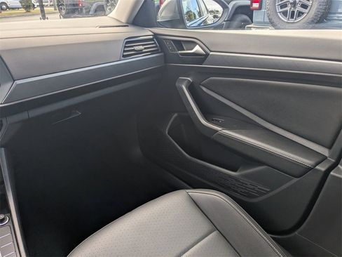 Used 2024 Volkswagen Jetta SE image 16