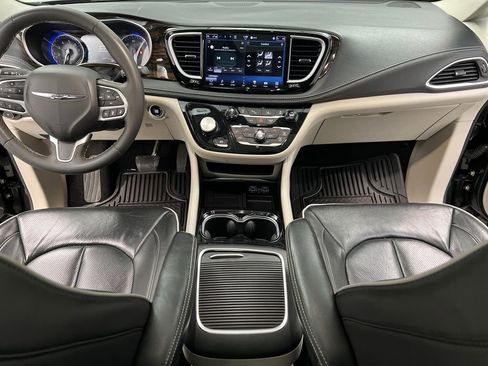 Used 2024 Chrysler Pacifica Limited FWD image 49