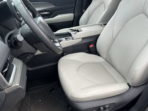 Used 2025 Toyota Grand Highlander FWD image 21