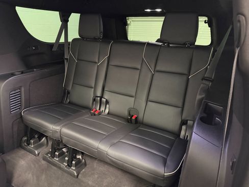 Used 2023 Cadillac Escalade ESV Premium Luxury AWD/4WD image 17