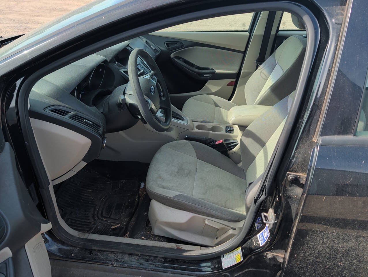 Used 2012 Ford Focus SE w/ SE Winter Pkg FWD image 19