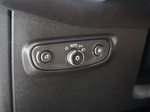 Used 2020 Chevrolet Equinox Premier image 23