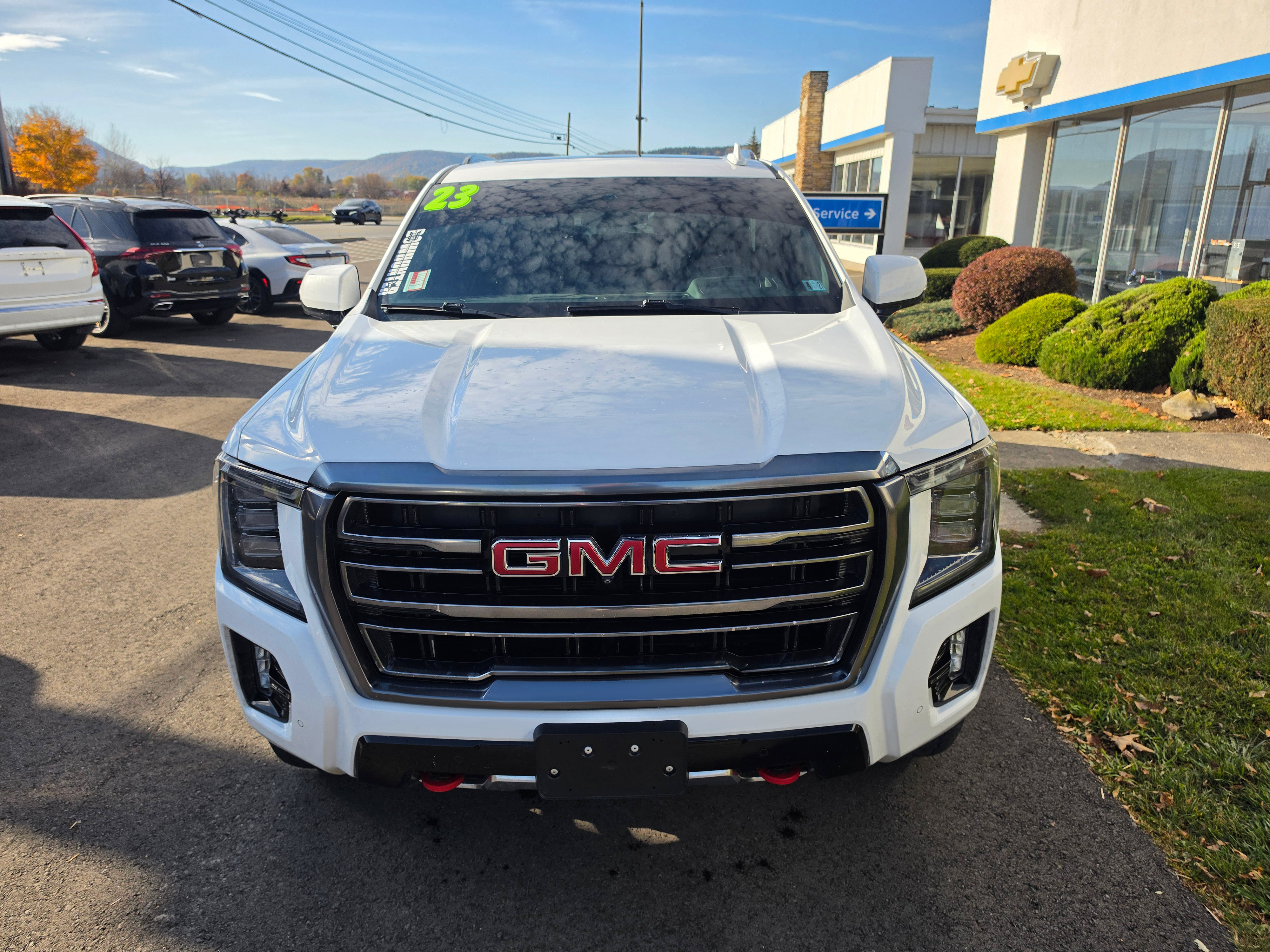 Used 2023 GMC Yukon XL AT4 w/ Technology Package AWD/4WD image 8
