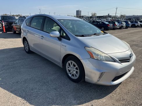 Used 2014 Toyota Prius V Three image 4