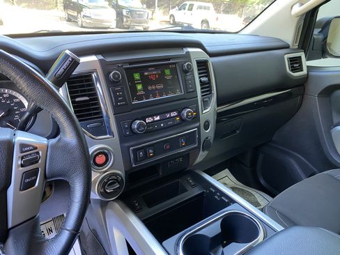 Used 2019 Nissan Titan SV w/ SV Convenience Package AWD/4WD image 24