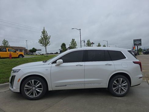Used 2020 Cadillac XT6 Premium Luxury w/ Platinum Package AWD/4WD image 2