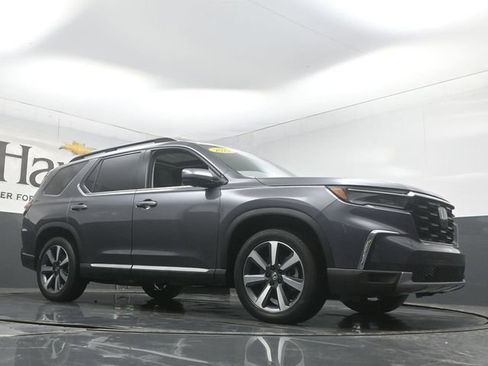 Used 2023 Honda Pilot Touring image 2