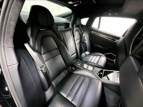 Used 2019 Porsche Panamera GTS image 30