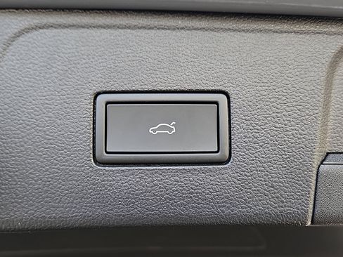 New 2026 Volkswagen Atlas Peak Edition image 9