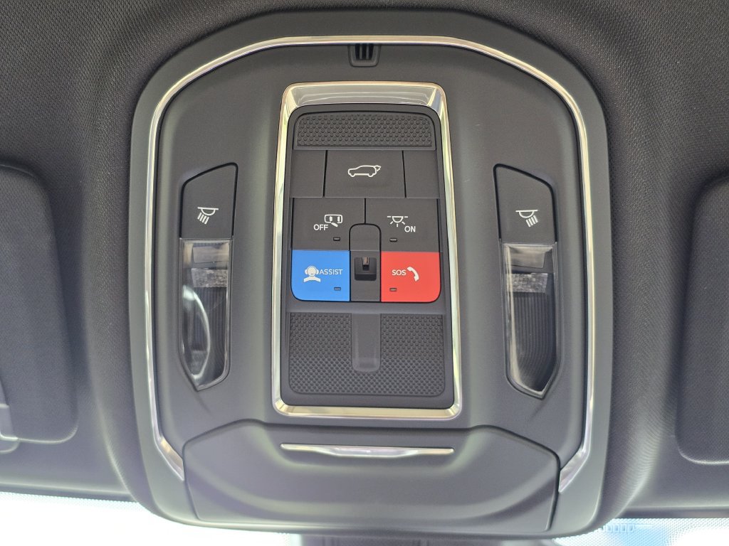 Used 2025 Jeep Grand Cherokee Limited RWD image 24