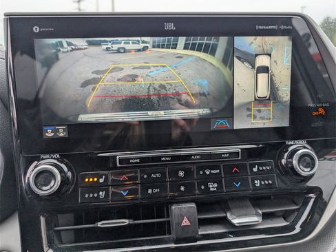 Used 2021 Toyota Highlander Limited image 15