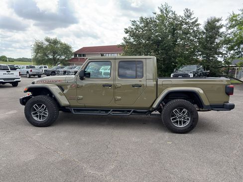 Used 2025 Jeep Gladiator Mojave AWD/4WD image 8