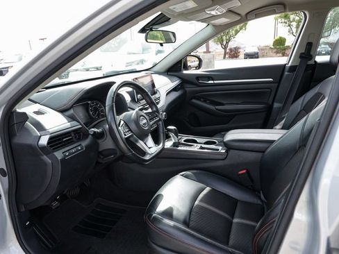 Used 2024 Nissan Altima 2.5 SR FWD image 16