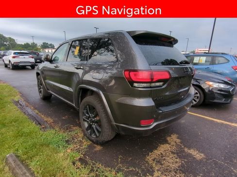 Used 2020 Jeep Grand Cherokee Altitude AWD/4WD image 4