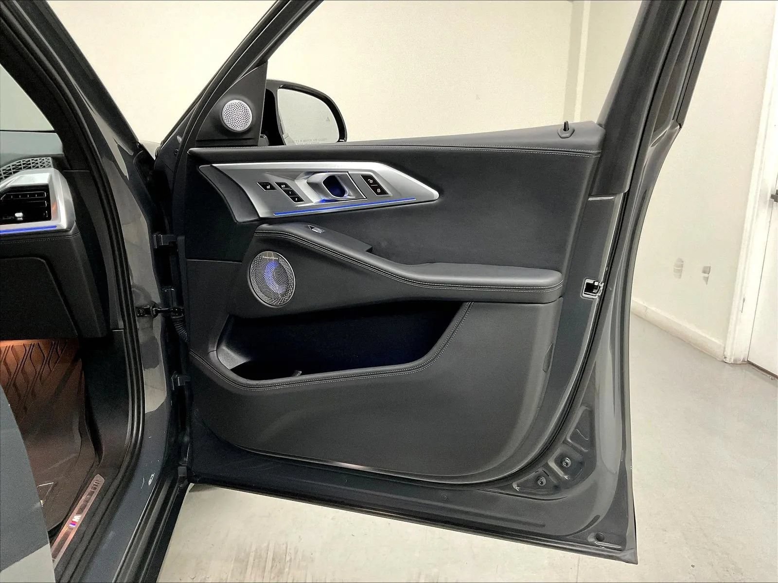 Used 2024 BMW XM AWD/4WD image 17