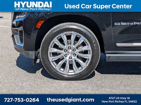 Used 2022 GMC Yukon XL Denali w/ Denali Premium Package image 10